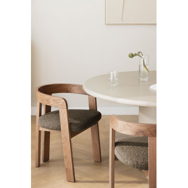 Set Van 4 Yvone Gestoffeerde Eetkamerstoelen Met Houten Armleuningen Natuurlijk Hout & Bouclé Bruin - Tarwe - Sklum