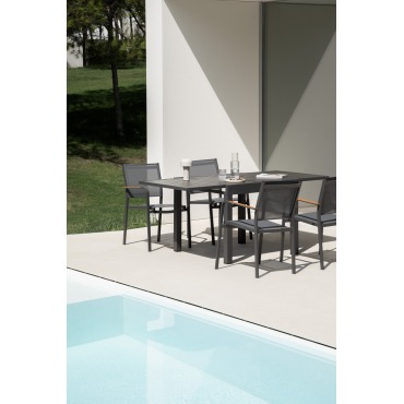 Set Van Rechthoekige Tafel 90-180x90 Cm Uitschuifbaar In Starmi Aluminium En 4 Stapelbare Archer Aluminium Tuinstoelen Grijs – Grafiet - Sklum