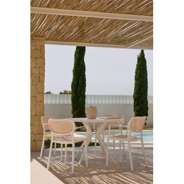 Set Van Een Ronde Aluminium Tafel Valerie Van 100 Cm En 4 Omara Tuinstoelen Met Armleuningen Gardenia Wit - Sklum