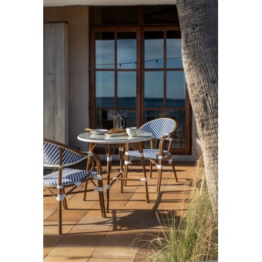 Set Ronde Tafel Ø80 Cm En 2 Stapelbare Tuinstoelen Met Aluminium Armleuningen Brielle Bistro Ken Blauw - Gardenia Wit - Sklum