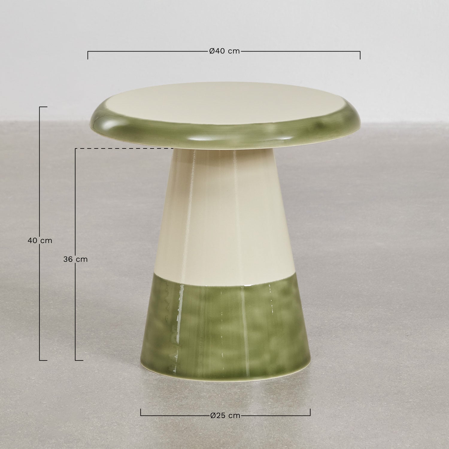 Set van 2 Marcela ronde ijzeren nachtkastjes, AFMETINGEN