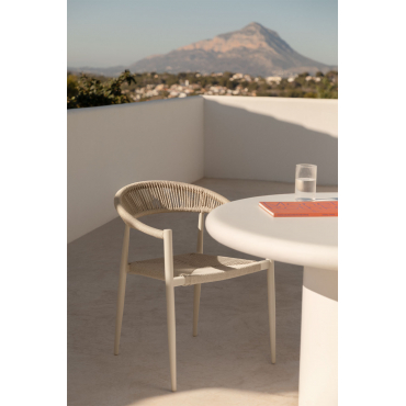Pakket Van 4 Stapelbare Tuinstoelen Met Armleuningen In Aluminium En Synthetisch Rotan Amatria Tapioca Beige - Sklum