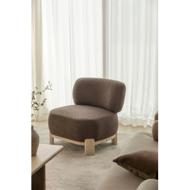Eldred Fauteuil Bekleed Met Rubberhout Bouclé Chocolade Bruin - Sklum