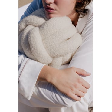Ibona Rond Schapenvacht Kussen Ø25 Cm Chenille White - Sklum