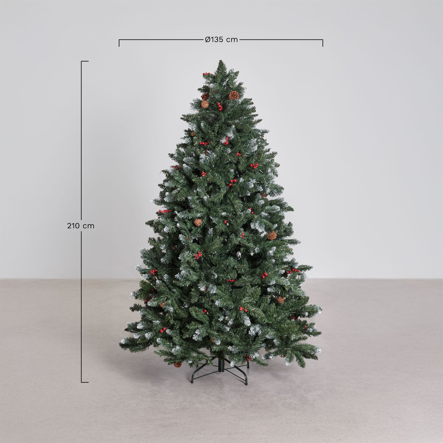 Kerstboom met decoratieve dennenappels en rode bessen Livigno, AFMETINGEN