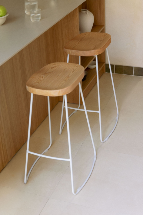 Hoge kruk 65 cm van wit staal en iepenhout Neicol