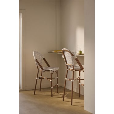 Stapelbare Set Van 4 Hoge Krukken Met Rugleuning Van Aluminium En Synthetisch Riet Brielle Bistro Naakt Beige - Gardenia Wit & ↑65 Cm - Sklum