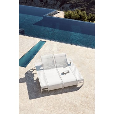 Set Van 2 Verstelbare Ligstoelen En 2 Bijzettafels Van Staal Marietta Gardenia Wit - Sklum