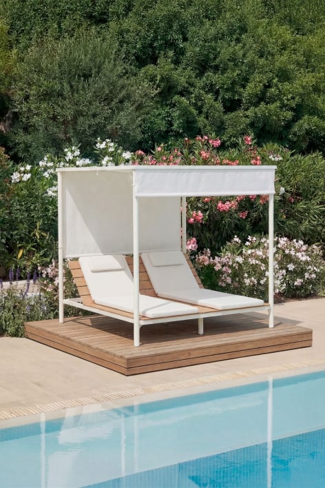 Reclameerbare Balinese bed van acaciahout en staal Sirka