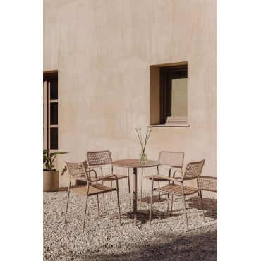 Set Van Een Ronde Tuintafel Ø65 Cm En 4 Stapelbare Tuinstoelen Van Staal En Acaciahout Tilda Moka Bruin - Sklum