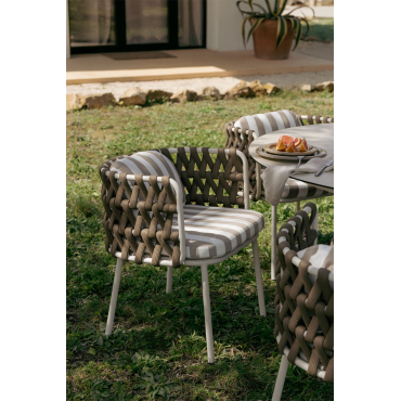 Set Van 2 Tuinstoelen Met Armleuningen Van Aluminium En Gevlochten Touw Tevary Gardenia Wit & Stoff Mokka Bruin - Wit Gardenia - Sklum