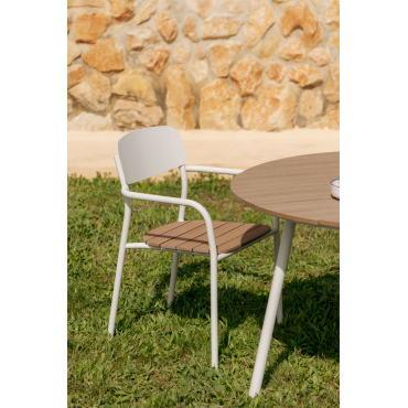 Stapelbare Tuinstoelen Set Van 2 Met Armleuningen Van Hout En Staal Mireiali Gardenia Wit - Kastanjehout Bruin - Sklum
