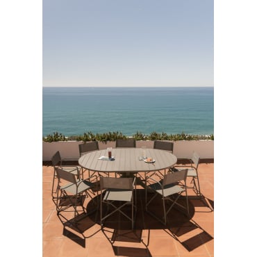 Set Van Uitschuifbare Aluminium Tuintafel Barces 145-200x145 Cm En 8 Inklapbare Regisseursstoelen Van Staal Melida Moka Bruin - Sklum