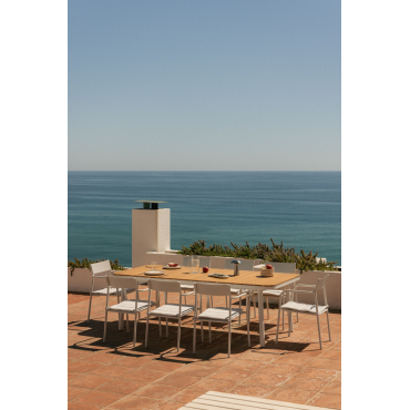 Rechthoekige Uitschuifbare Eettafel 240-300x100 Cm Van Aluminium Mareiran En 8 Stapelbare Tuinstoelen Van Staal Tossa Gardenia Wit - Sklum