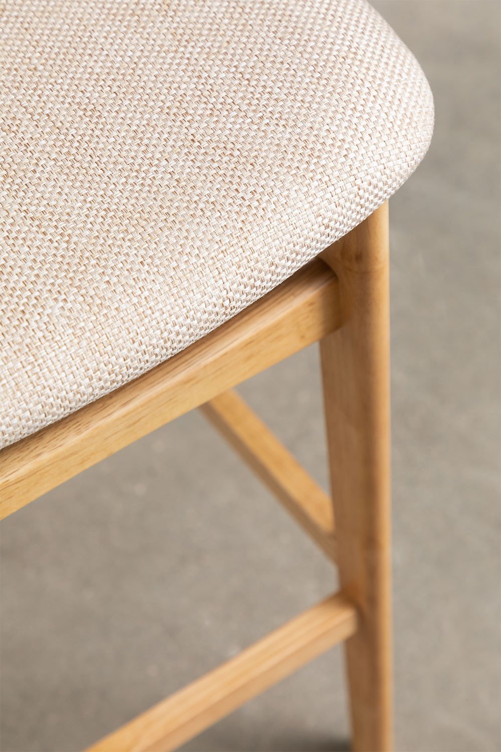 Hoge kruk 75 cm van linnen beige stof en natuurlijk afgewerkt hout Cloda, galerij beeld 7