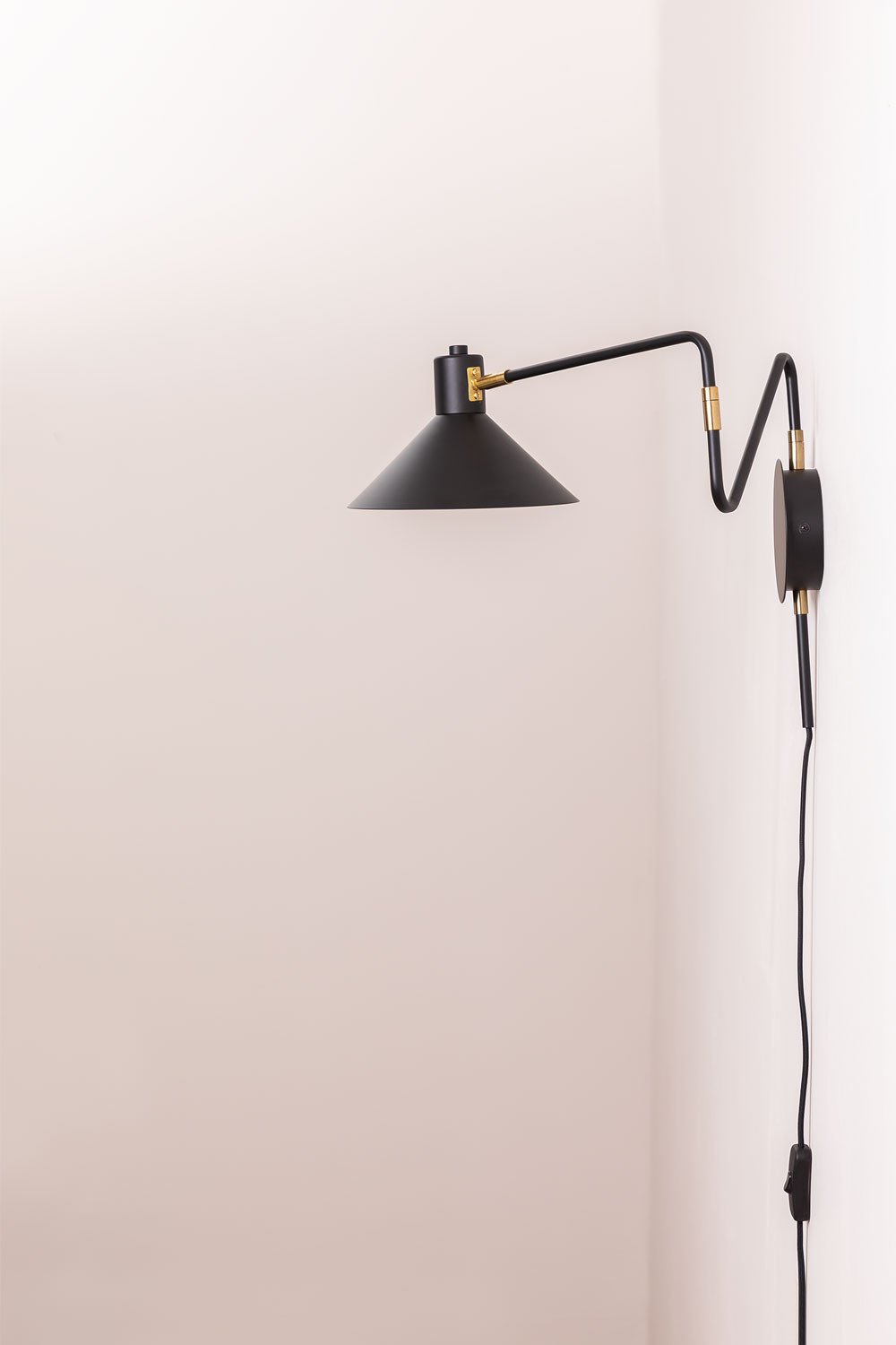 Draaibare wandlamp van ijzer Lizz, galerij beeld 6
