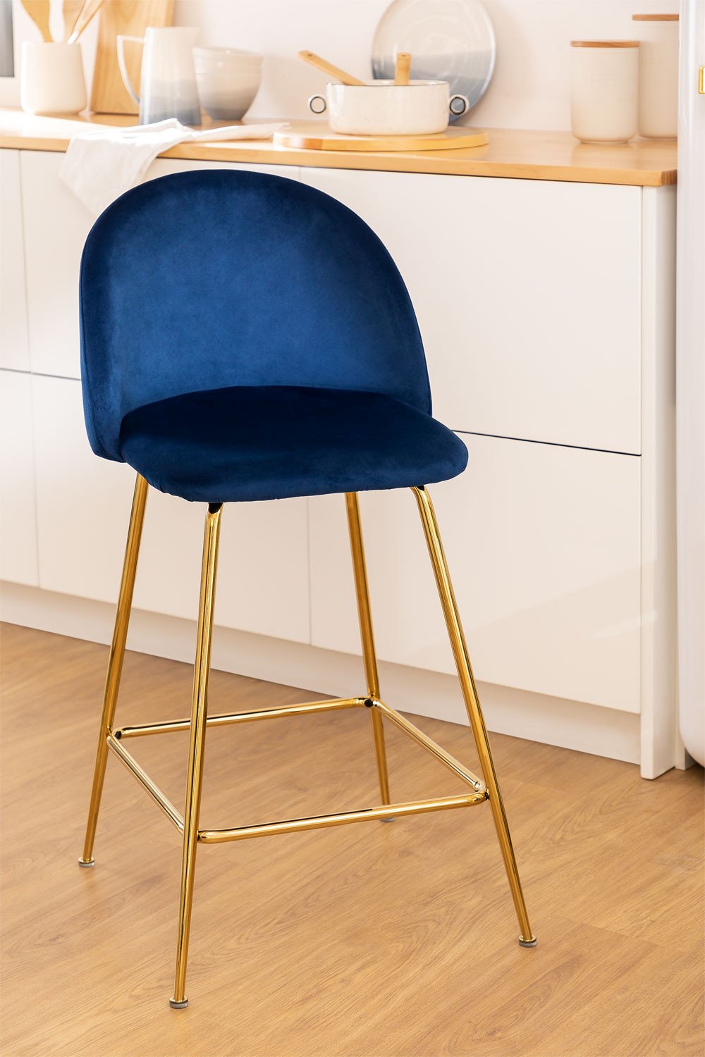 Hoge kruk 65 cm van marineblauw fluweel en gouden poten Kana Design, galerij beeld 1