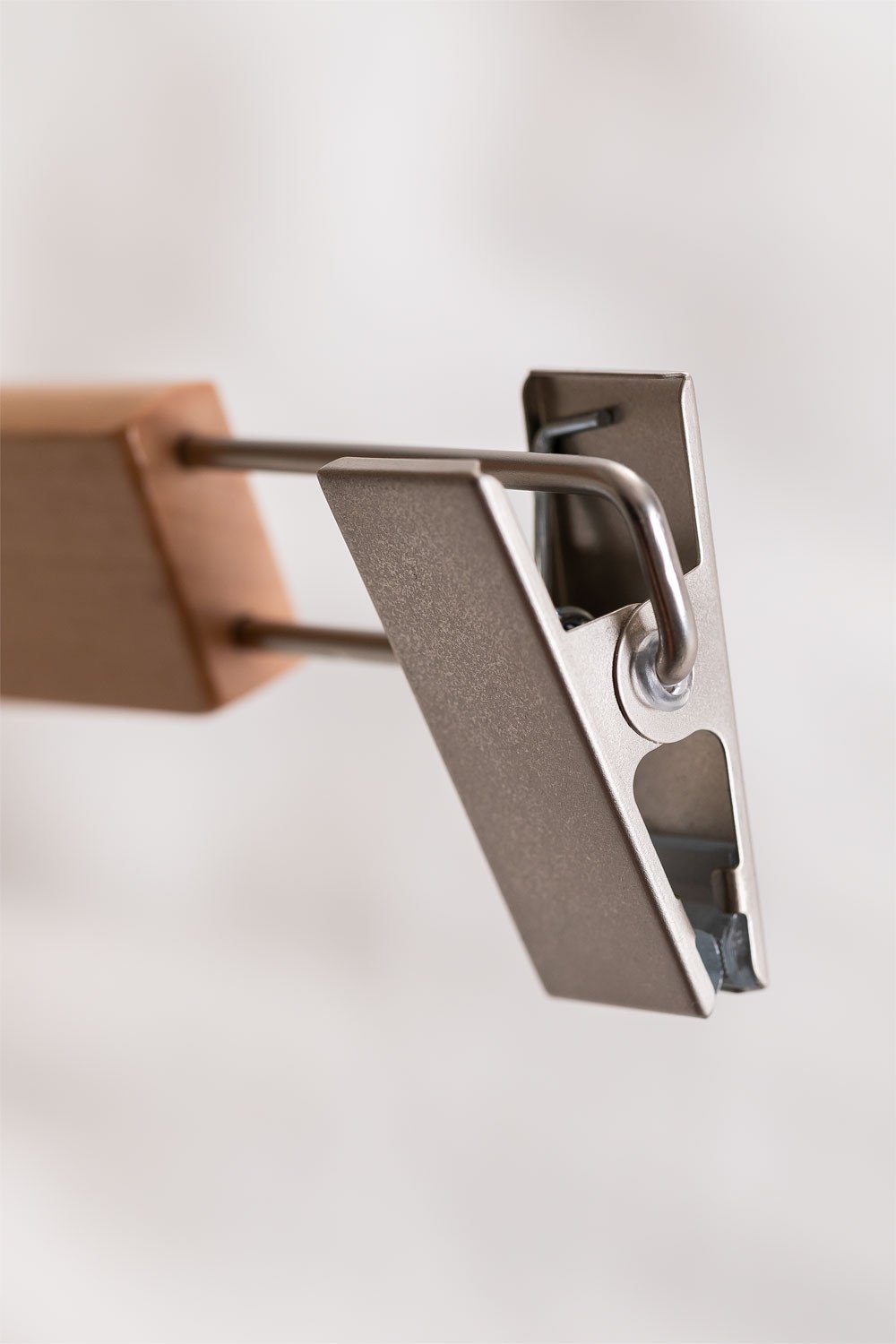 Set van 6 houten kledinghangers met clip Rita , galerij beeld 4