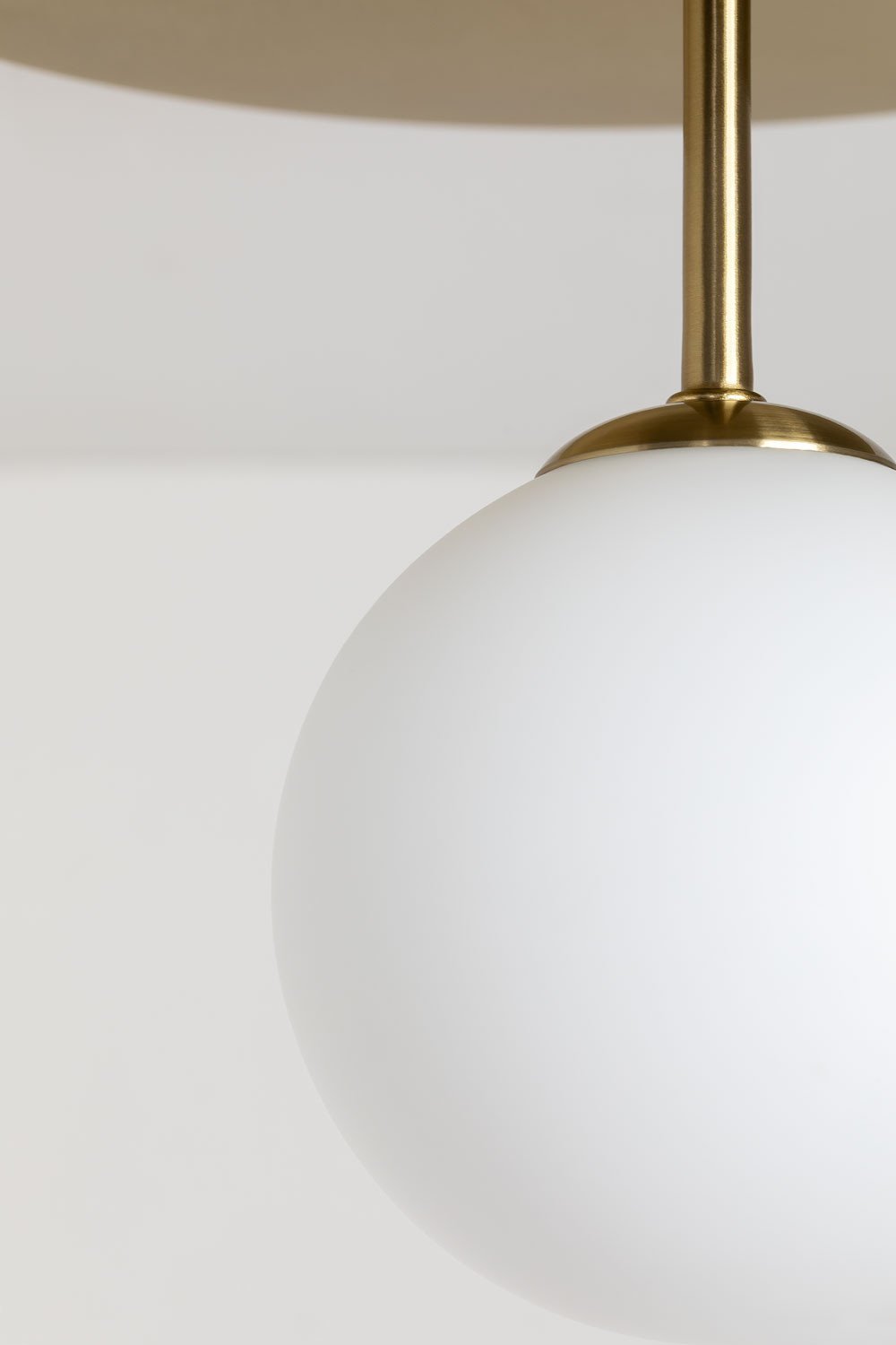 Plafondlamp van ijzer met Uvol kristallen bol , galerij beeld 5