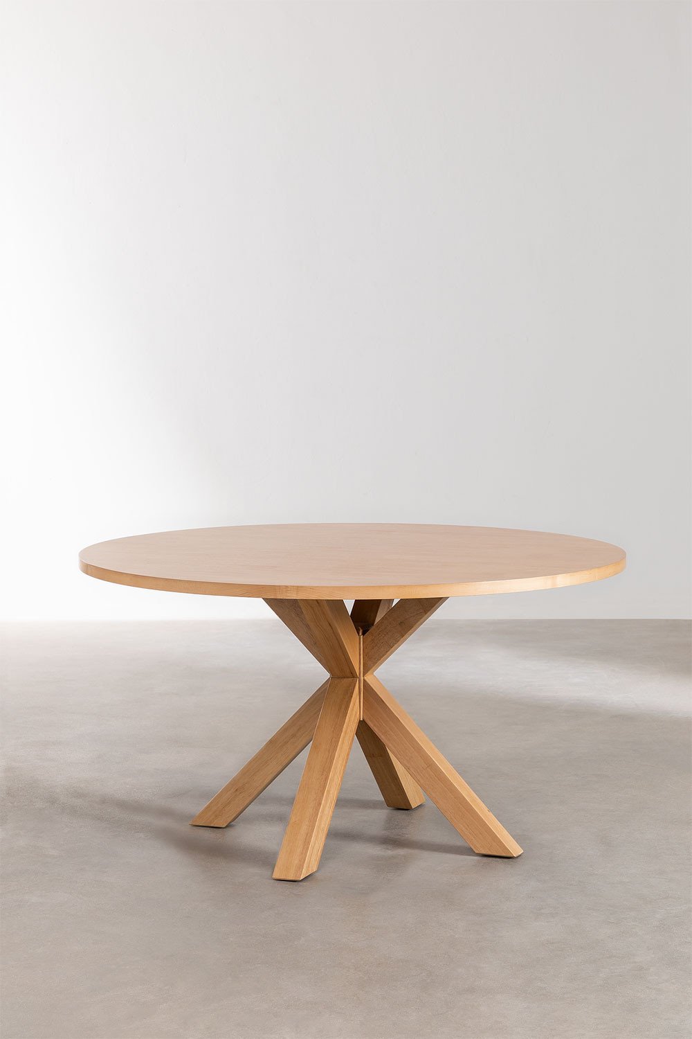 Set ronde MDF eettafel (Ø140 cm) Pleven en 4 stoelen met armleuningen in essenhout en rotan Lali-stijl, galerij beeld 3