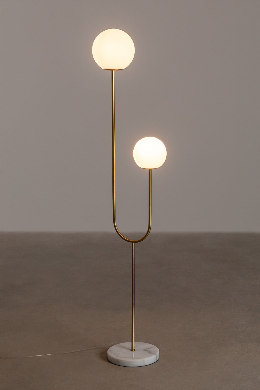 Staande lamp van ijzer, marmer en twee glazen Niama-bollen     , galerij beeld 3