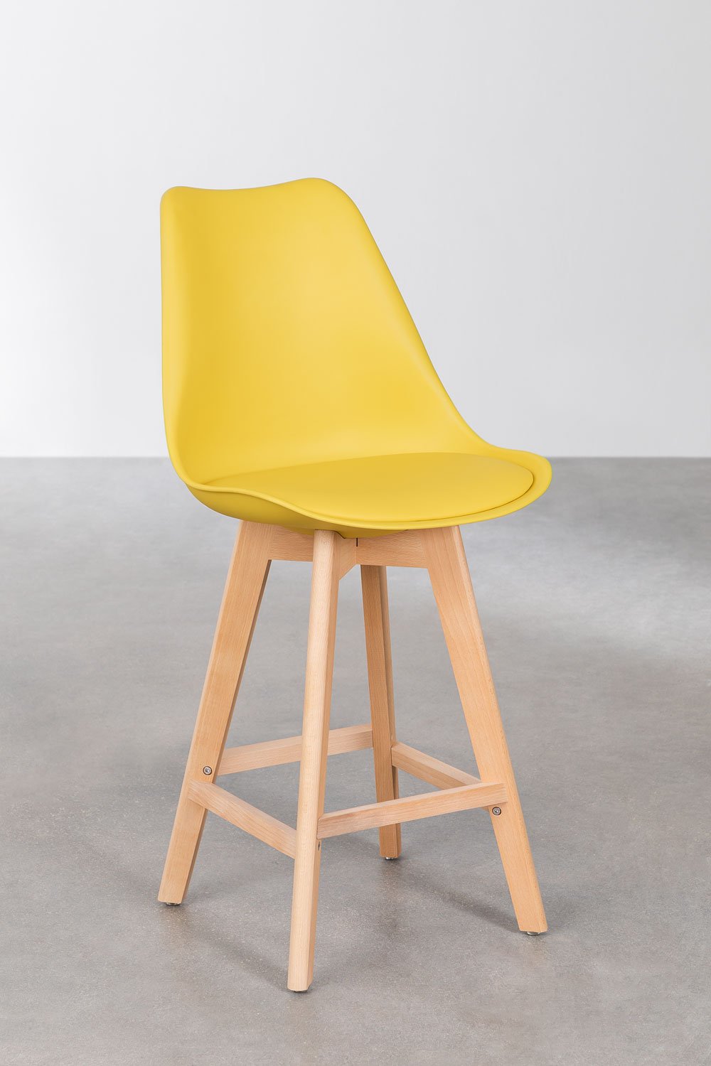 Set van 2 hoge krukken 65 cm met kussen van kerriegeel kunstleer Nordic, galerij beeld 2