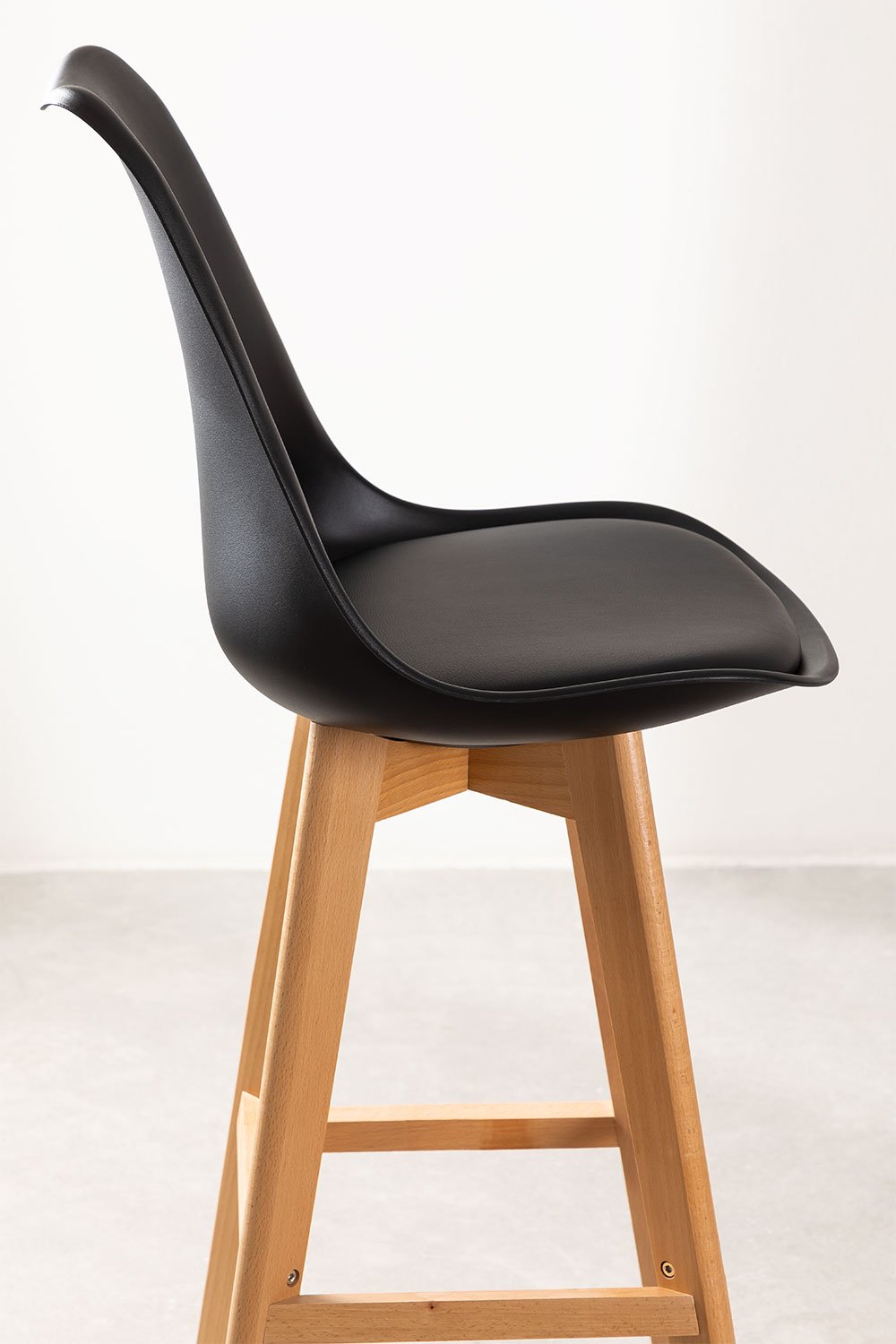 Set van 2 hoge krukken 75 cm met kussen van zwart kunstleer Nordic, galerij beeld 3