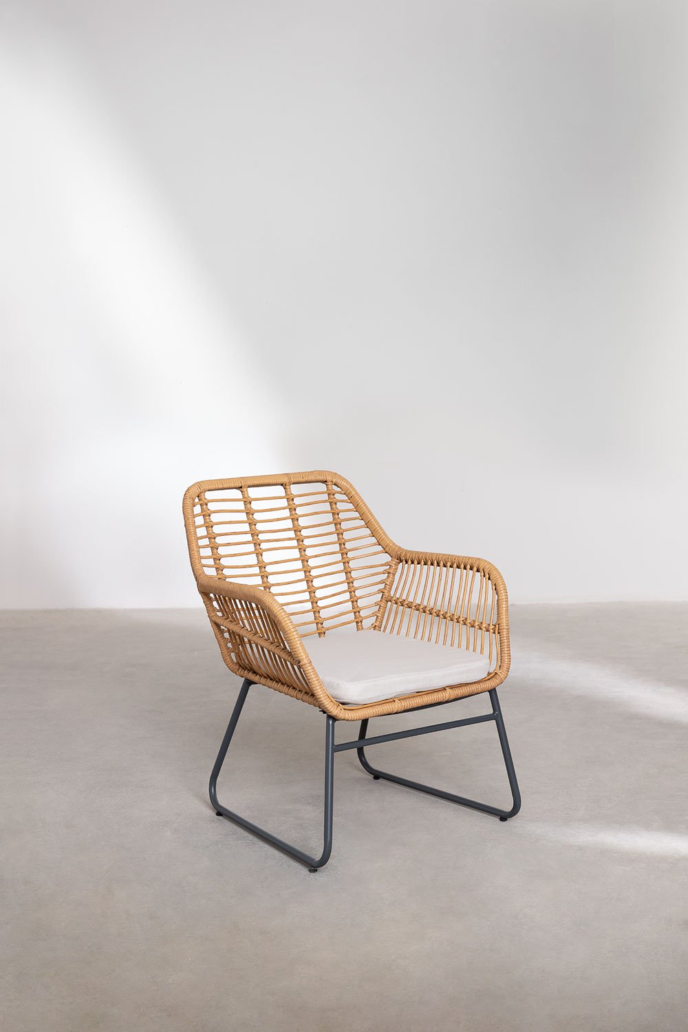 Tuinset met 2-zitsbank, 2 fauteuils en salontafel in staal en synthetisch rotan Visutt, galerij beeld 5