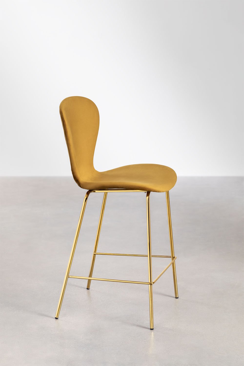 Hoge kruk 65 cm gestoffeerd met licht nude bruine kleur en poten van goudkleurig ijzer Uit, galerij beeld 2