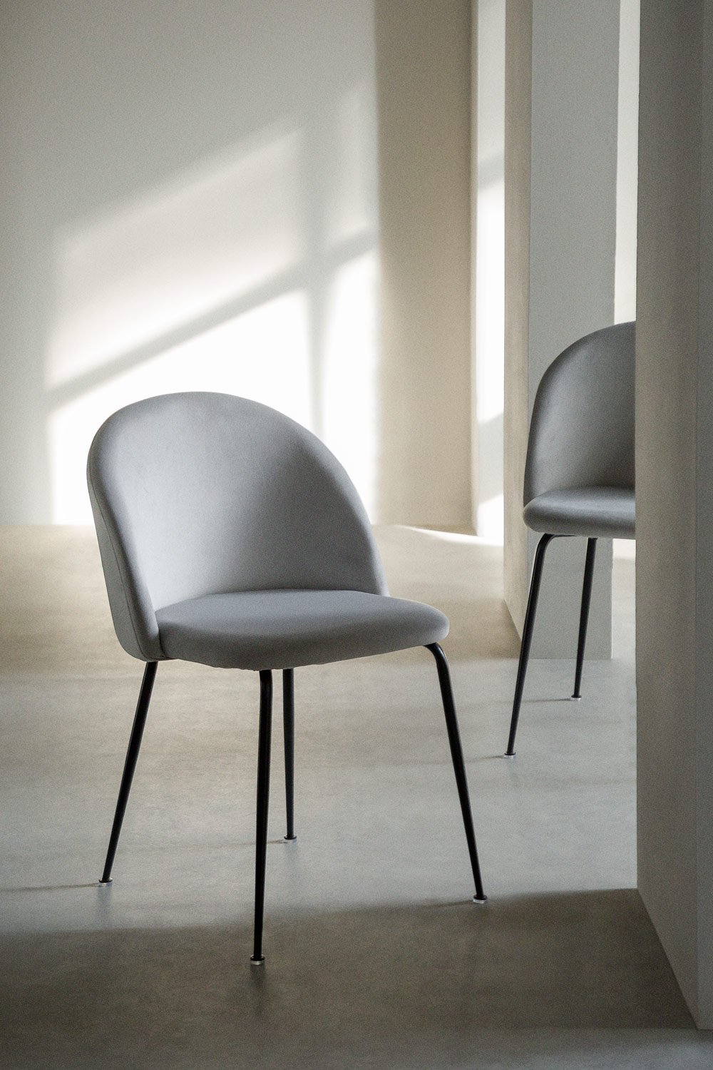 Set van  4 fluwelen eetkamerstoelen Kana Design, galerij beeld 1