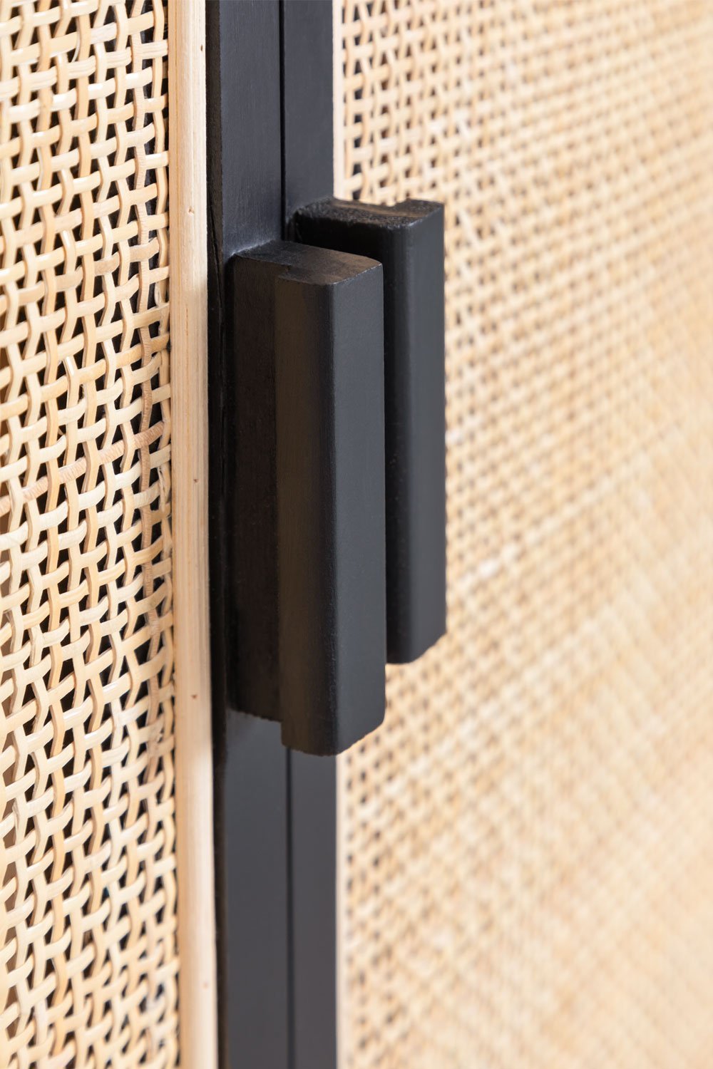 2-deurs dressoir in rotan en hout Reyna, galerij beeld 6