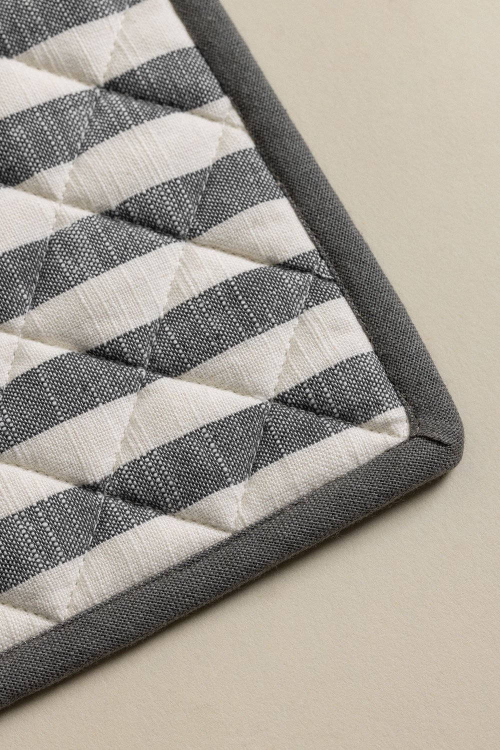 Set van ovenhandschoen en doek Edouard, galerij beeld 3