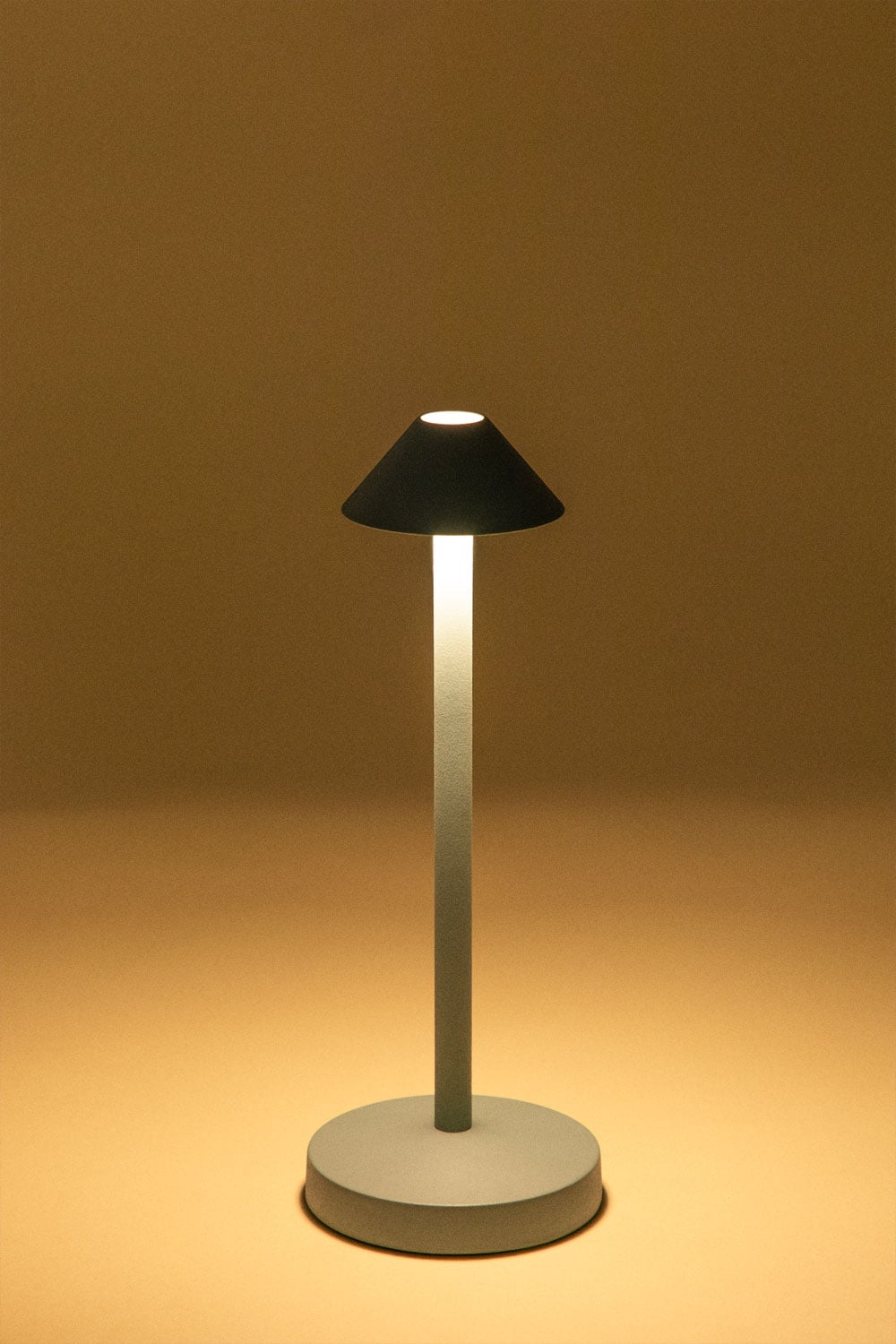 Draadloze LED-buiten tafellamp van ijzer Emilija, galerij beeld 3