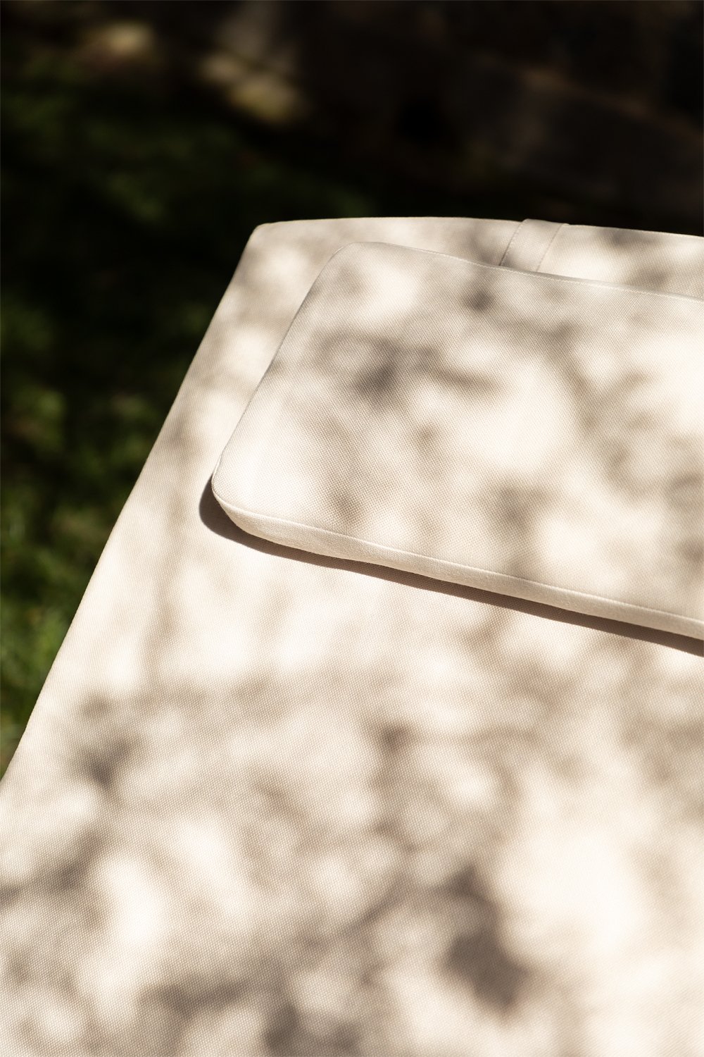 Ligstoel in acaciahout met kussen Aderyn, galerij beeld 3