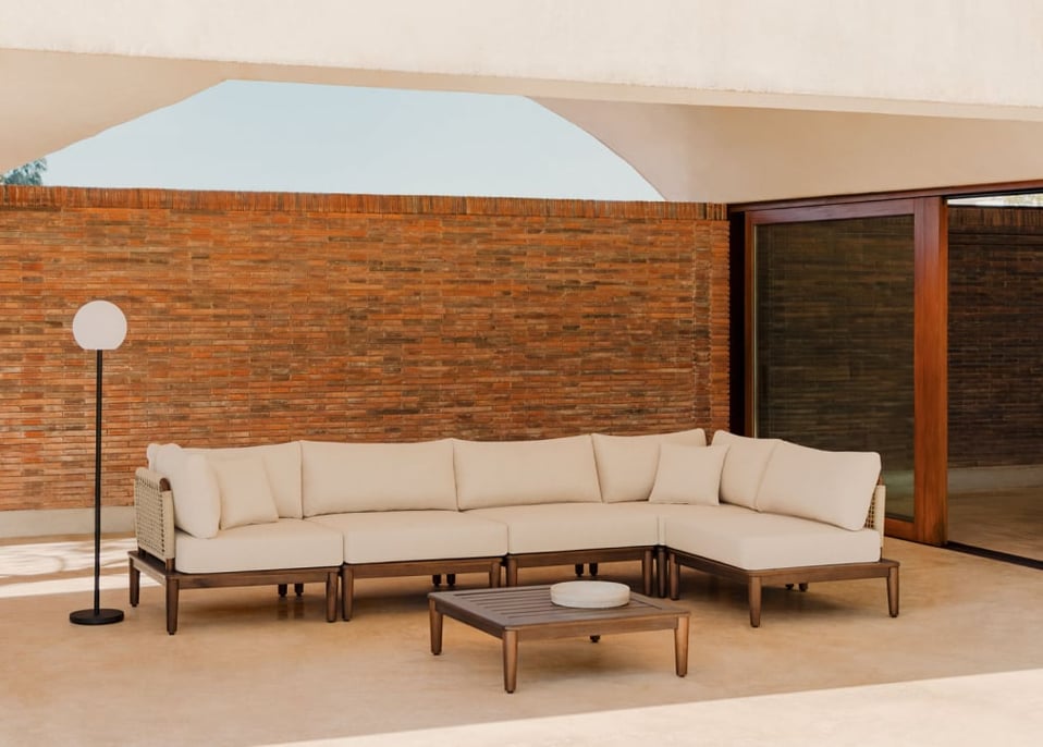 Tuinset met modulaire hoekbank van 5 stuks en salontafel in acacia Giulia