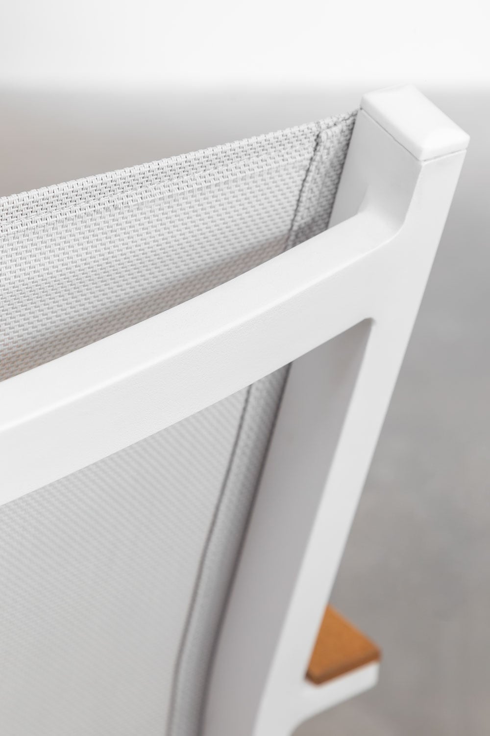 Pak van 4 Archer stapelbare aluminium tuinstoelen, galerij beeld 6