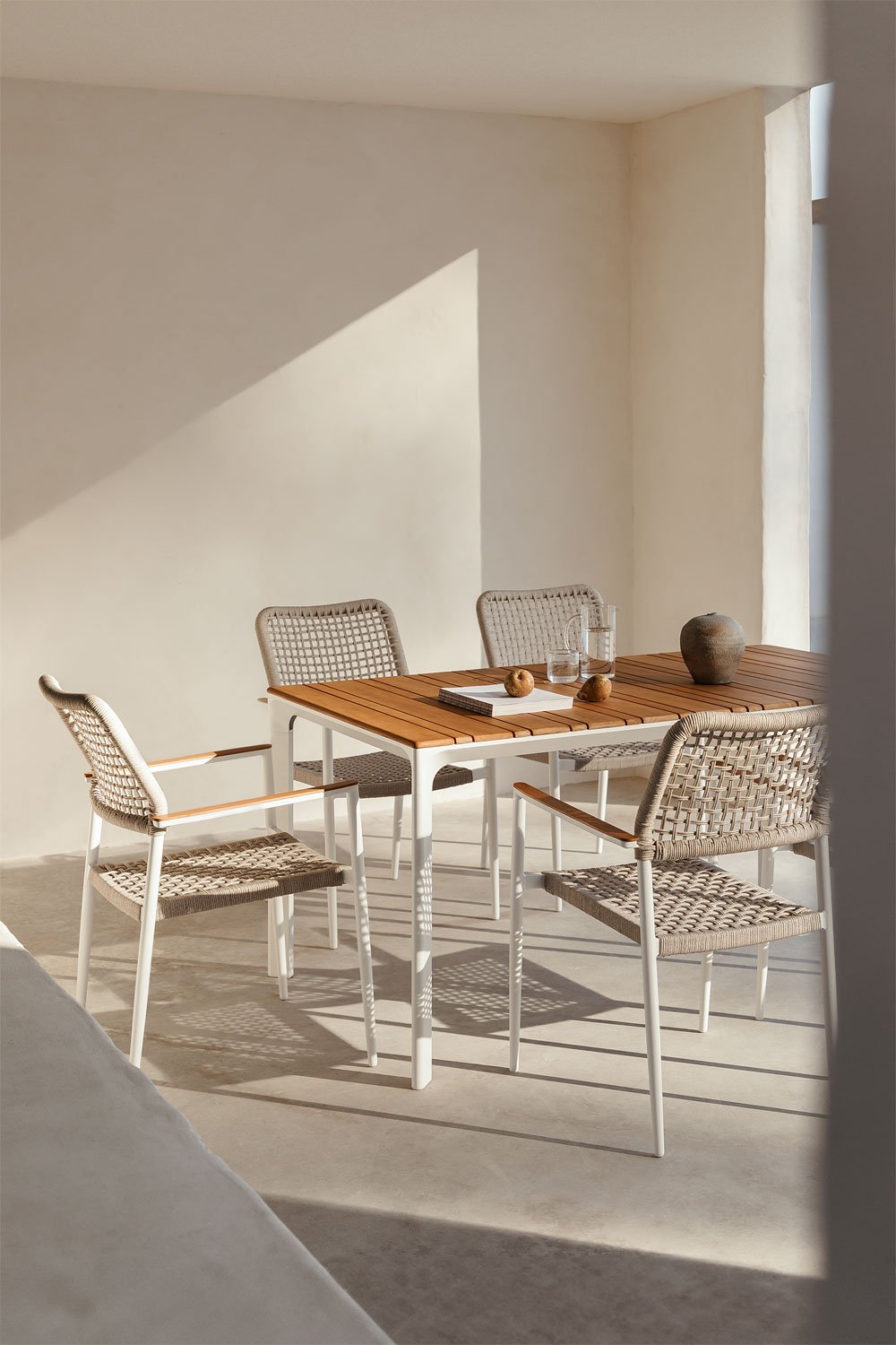 Katiana rechthoekige tafelset van aluminium en teakhout (160x90 cm) en 6 tuinstoelen van aluminium en gevlochten touw N, galerij beeld 1