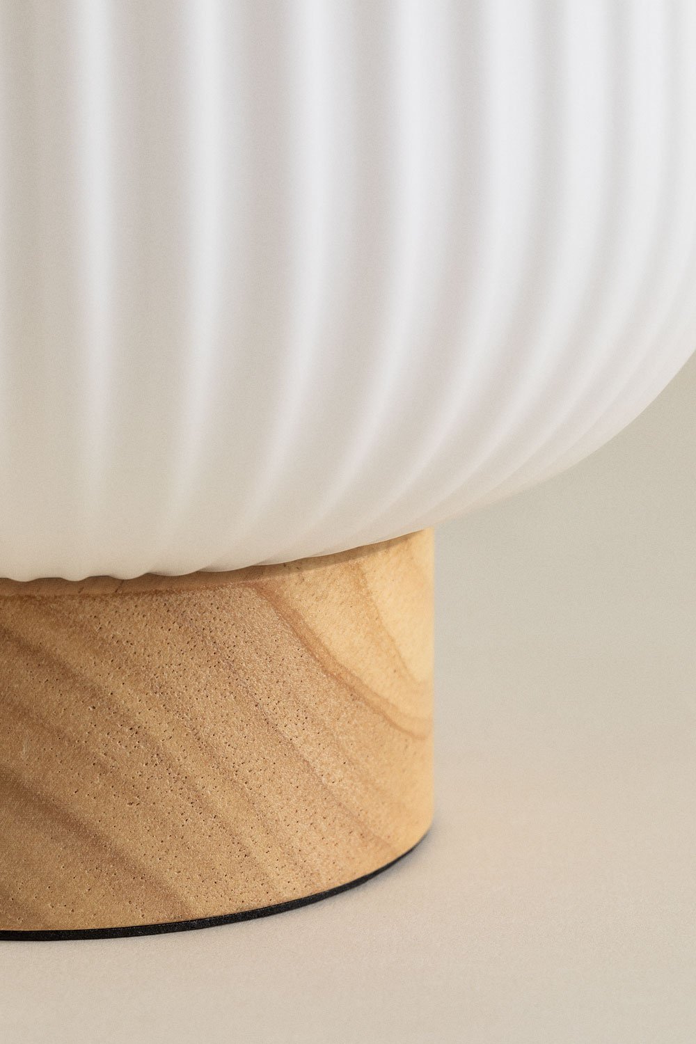 Bruner tafellamp van hout en glas, galerij beeld 7