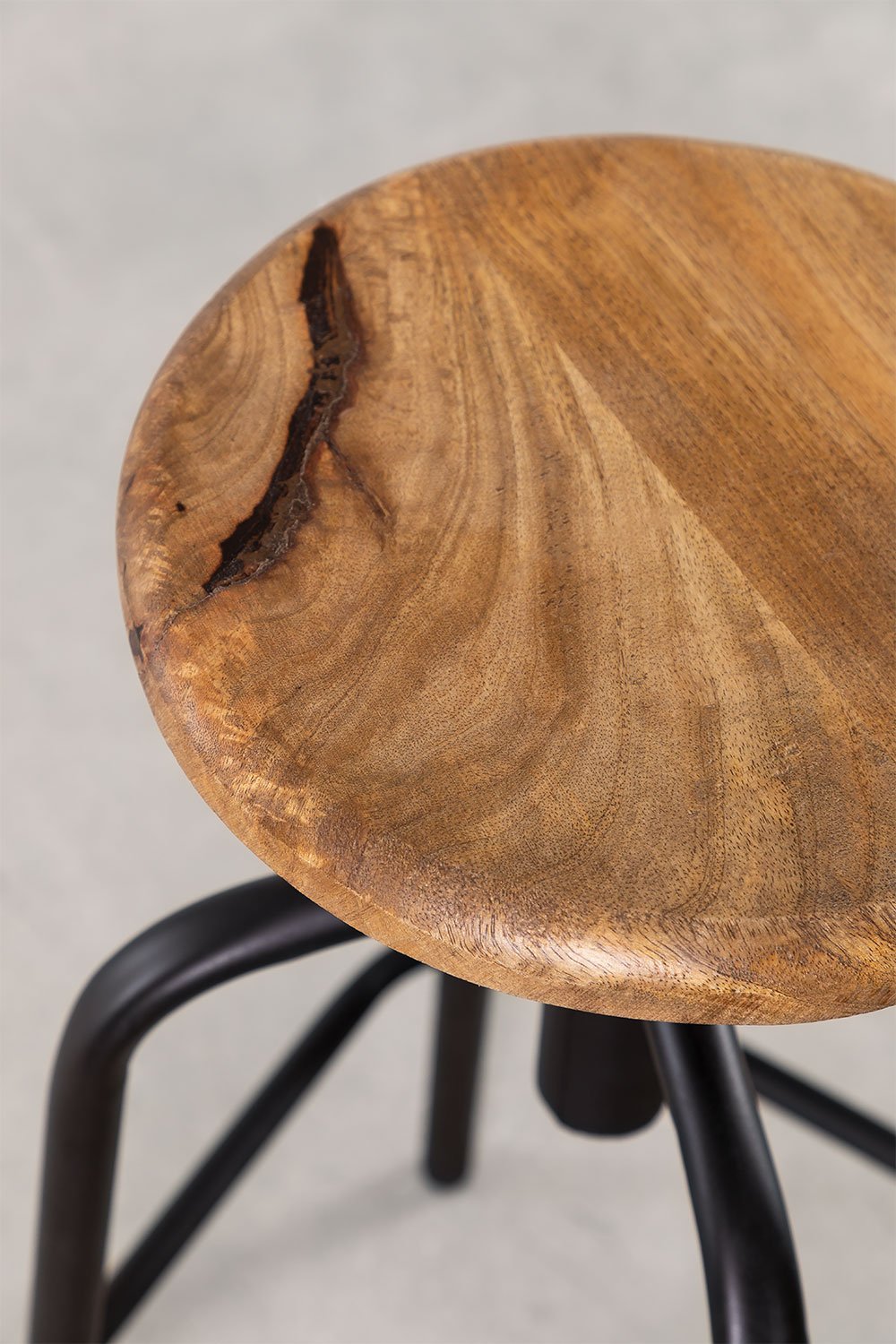 Verstelbare hoge kruk van zwart staal en hout Ery, galerij beeld 5