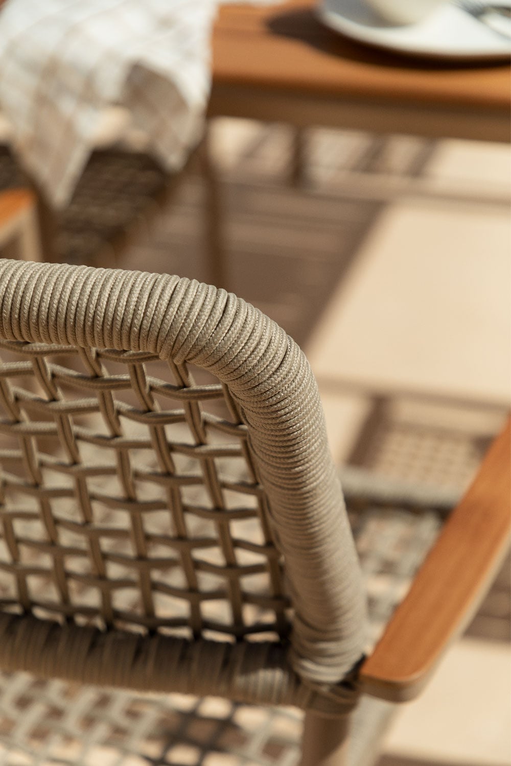 Set van 2 stapelbare tuinstoelen met armleuningen in aluminium en gevlochten touw Nediam, galerij beeld 2