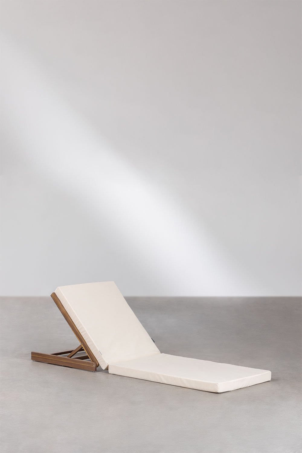 Idaira ligstoel van acaciahout, galerij beeld 1
