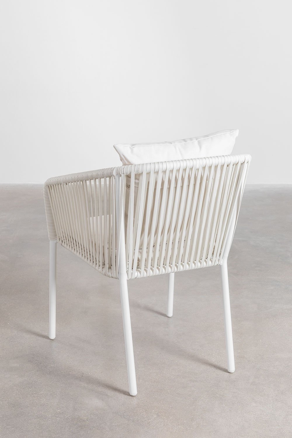 Pakket van 2 Arhiza Classic eetkamerstoelen met armleuningen in aluminium en gevlochten touw, galerij beeld 4