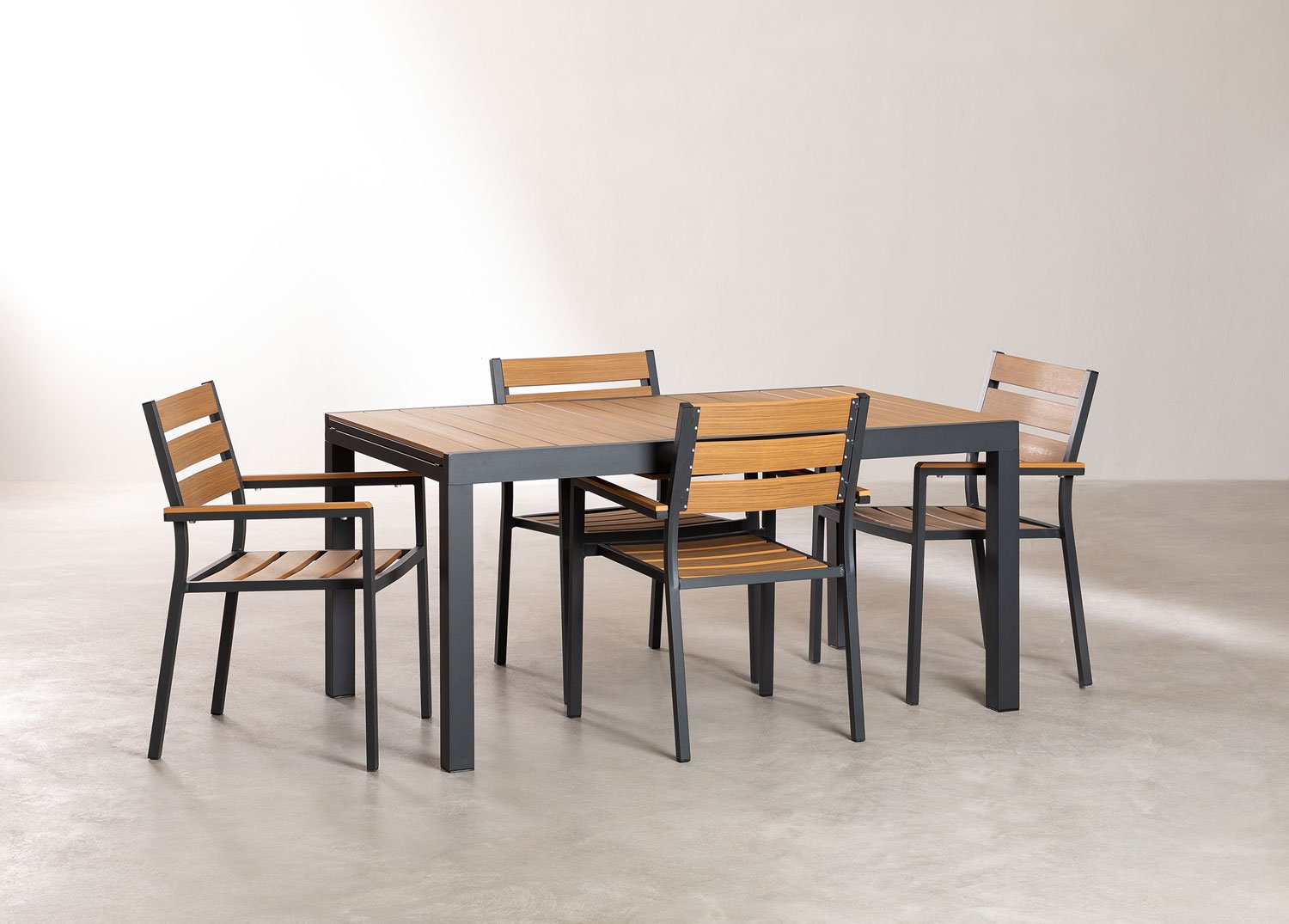 Set uitschuifbare rechthoekige aluminium tafel (150-197x90 cm) en 4 stapelbare tuinstoelen met Saura armleuningen, galerij beeld 2