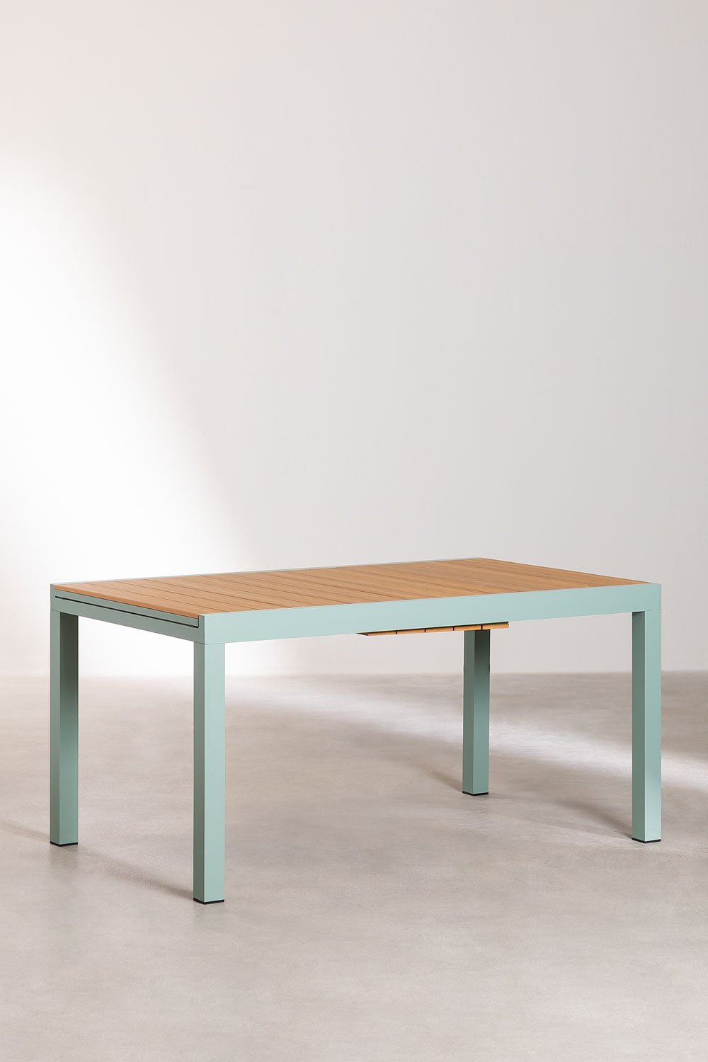 Set van uittrekbare rechthoekige aluminium tafel (150-197x90 cm) en 6 stapelbare tuinstoelen met Saura-armleuningen, galerij beeld 2