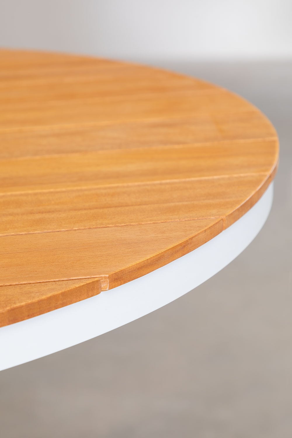 Ronde tafelset Ø100 cm van eucalyptus hout en 4 stapelbare tuinstoelen van aluminium Archer, galerij beeld 5