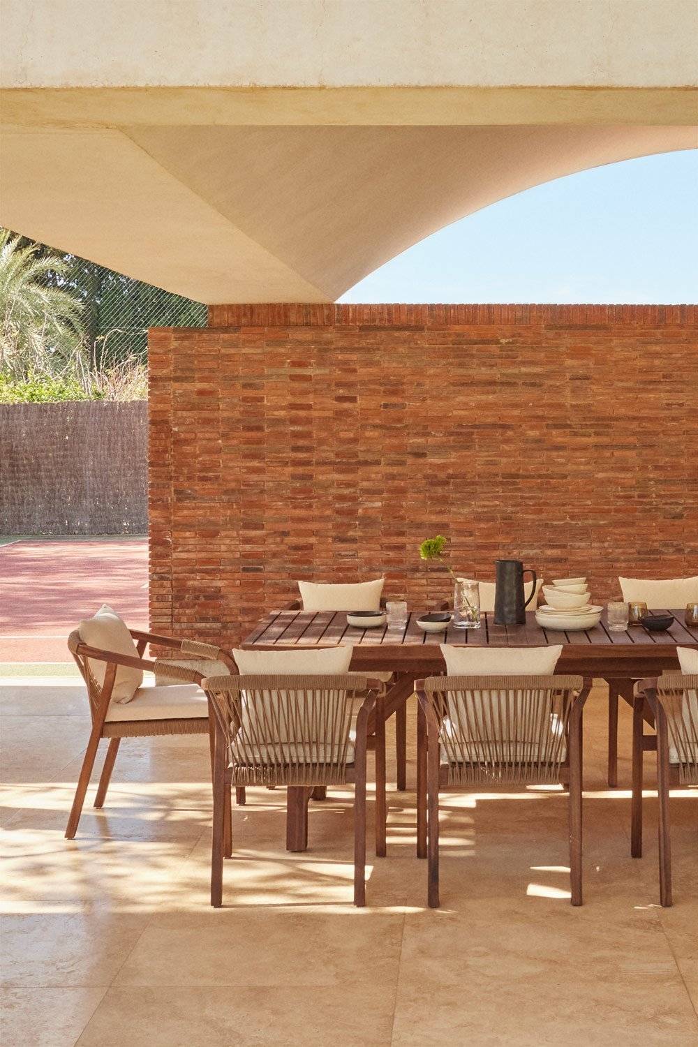 Rechthoekige uitschuifbare tafelset (200-300x100 cm) en 8 tuinstoelen met armleuningen in Dubai acaciahout , galerij beeld 1