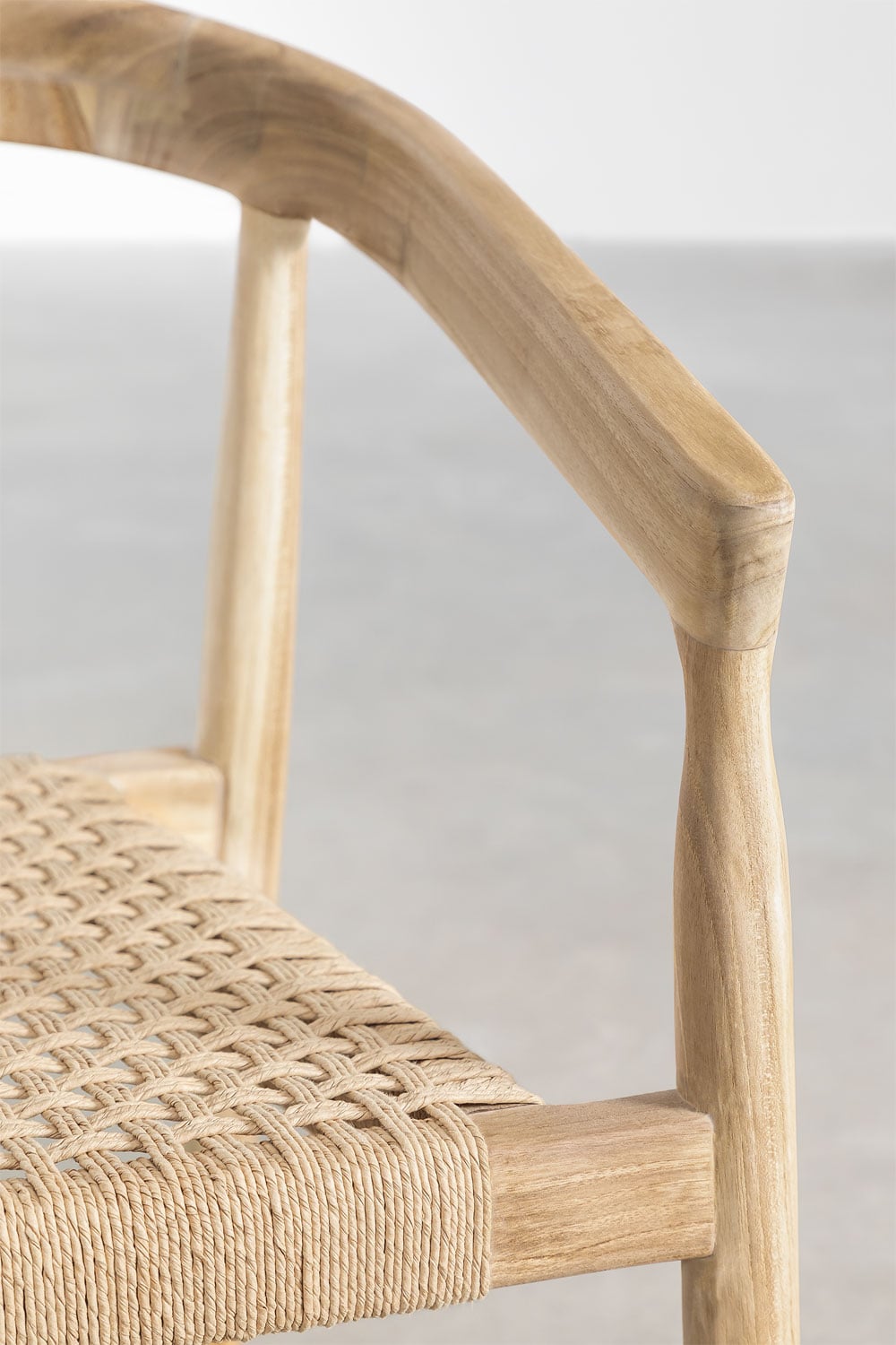Pack van 2 eetkamerstoelen met armleuningen van teakhout Visby Design, galerij beeld 5