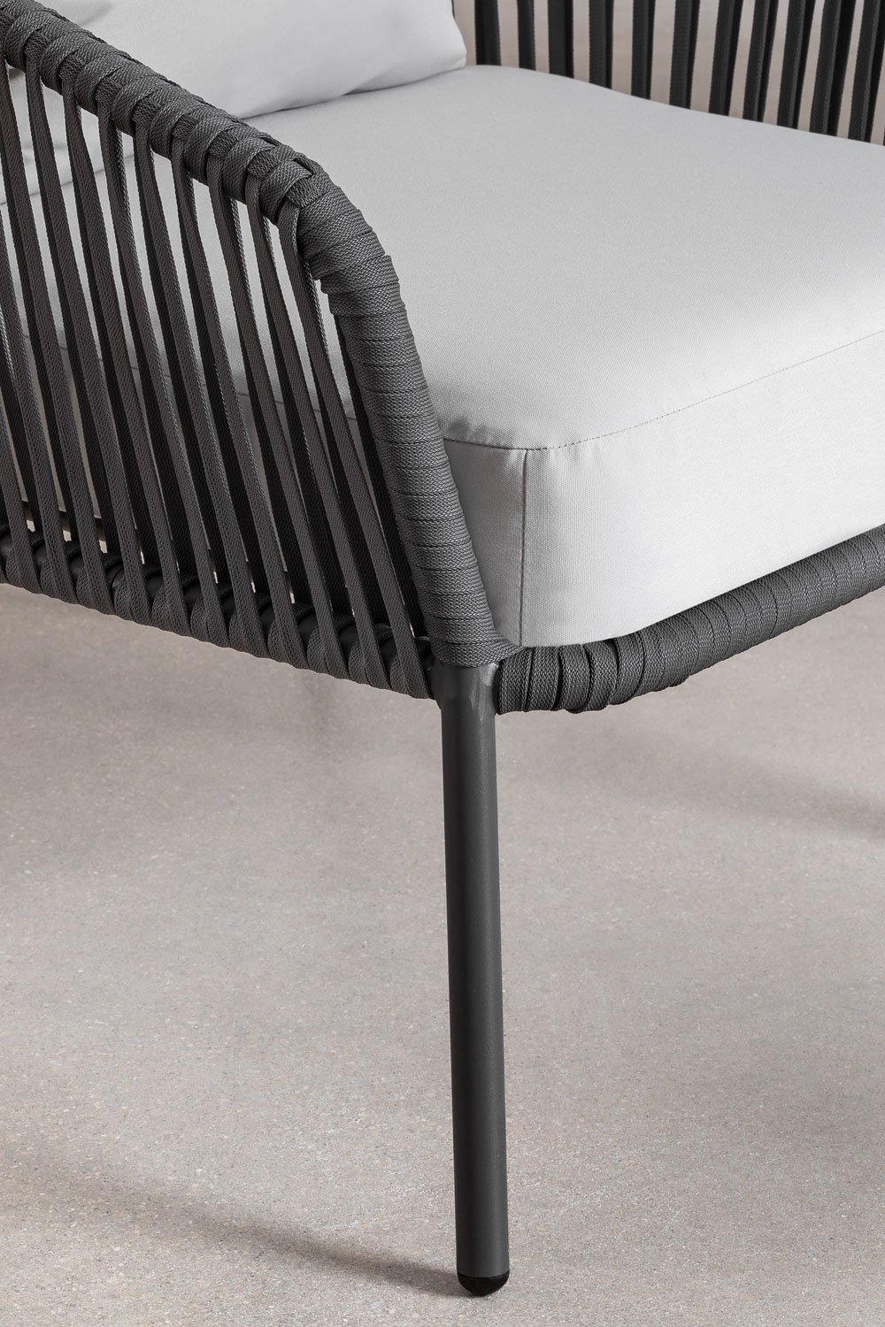 Tuinset met 2-zitsbank, 2 stoelen van gevlochten touw en Arhiza salontafels, galerij beeld 8