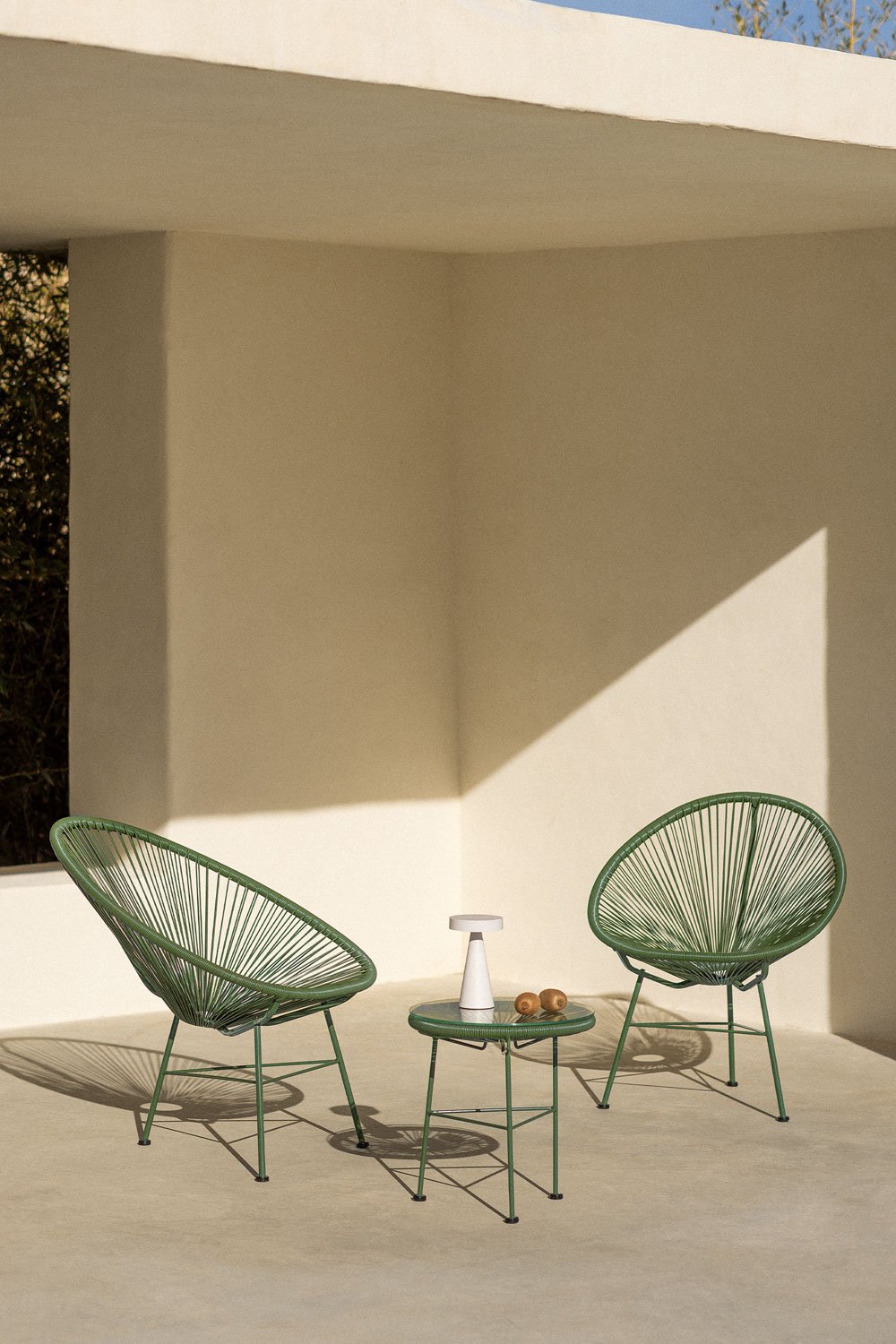 Set van 2 stoelen en 1 tafel in polyethyleen en staal Nieuw Acapulco, galerij beeld 1