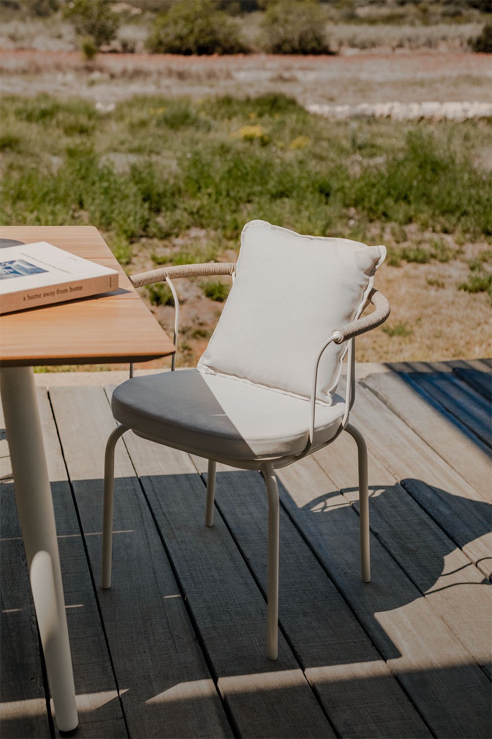 Set van 2 stapelbare tuinstoelen met armleuningen van boucid-staal, galerij beeld 1